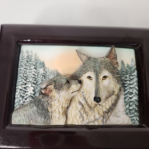Vintage Mother Baby Wolves Gray Wolf Relief Wood Trinket Jewlery Box 90s 1990s - Picture 2 of 10